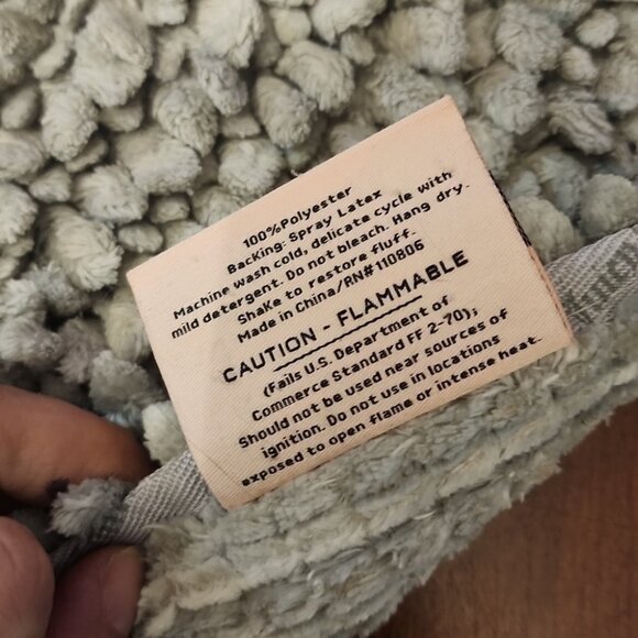 Juicy Couture 2 mats bath fuzzy Light Gray Bath Mats - Picture 9 of 15